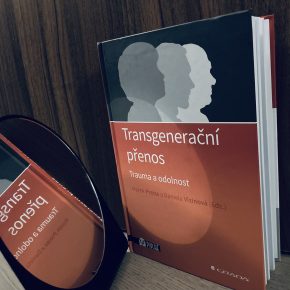 Transgenerační přenos: Trauma a odolnost